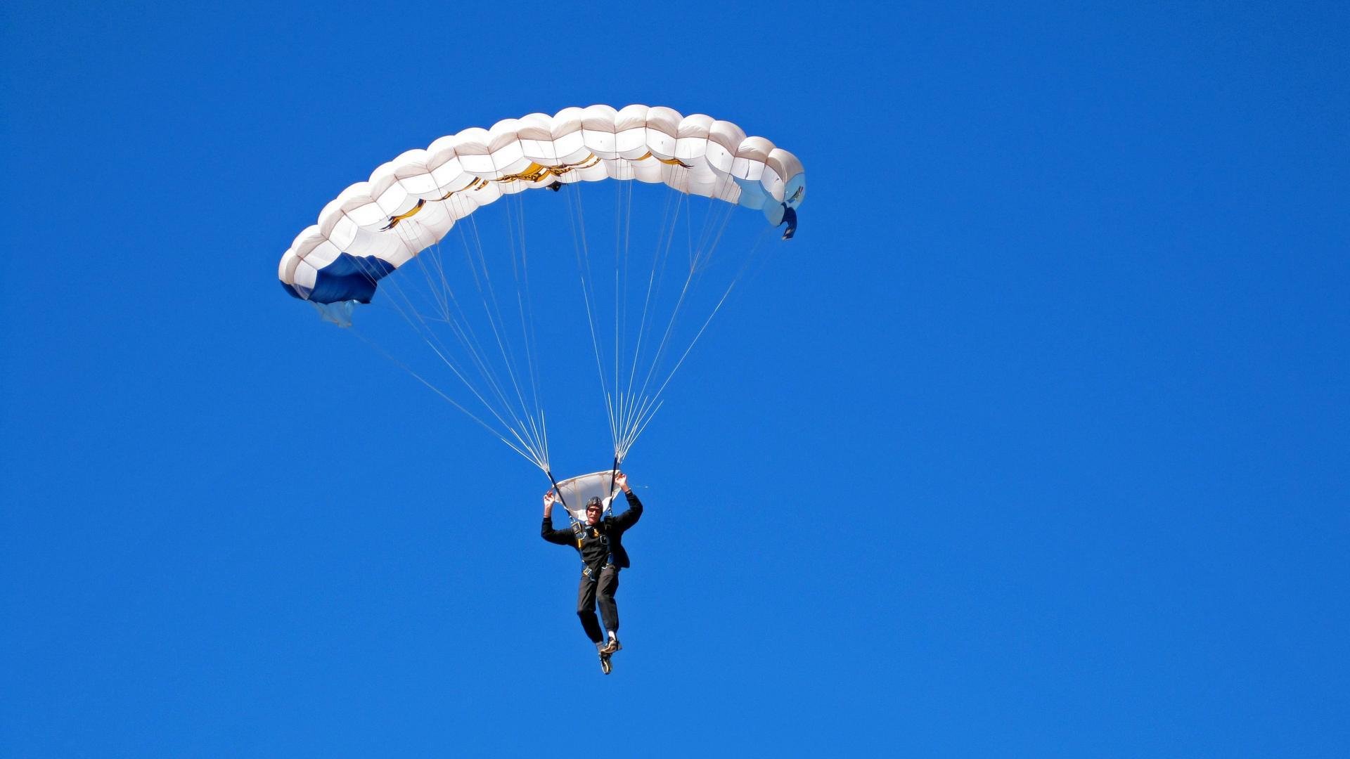 九游下载官网-新式空气动力学尾翼：快速与平稳兼得，空气动力学套件前部